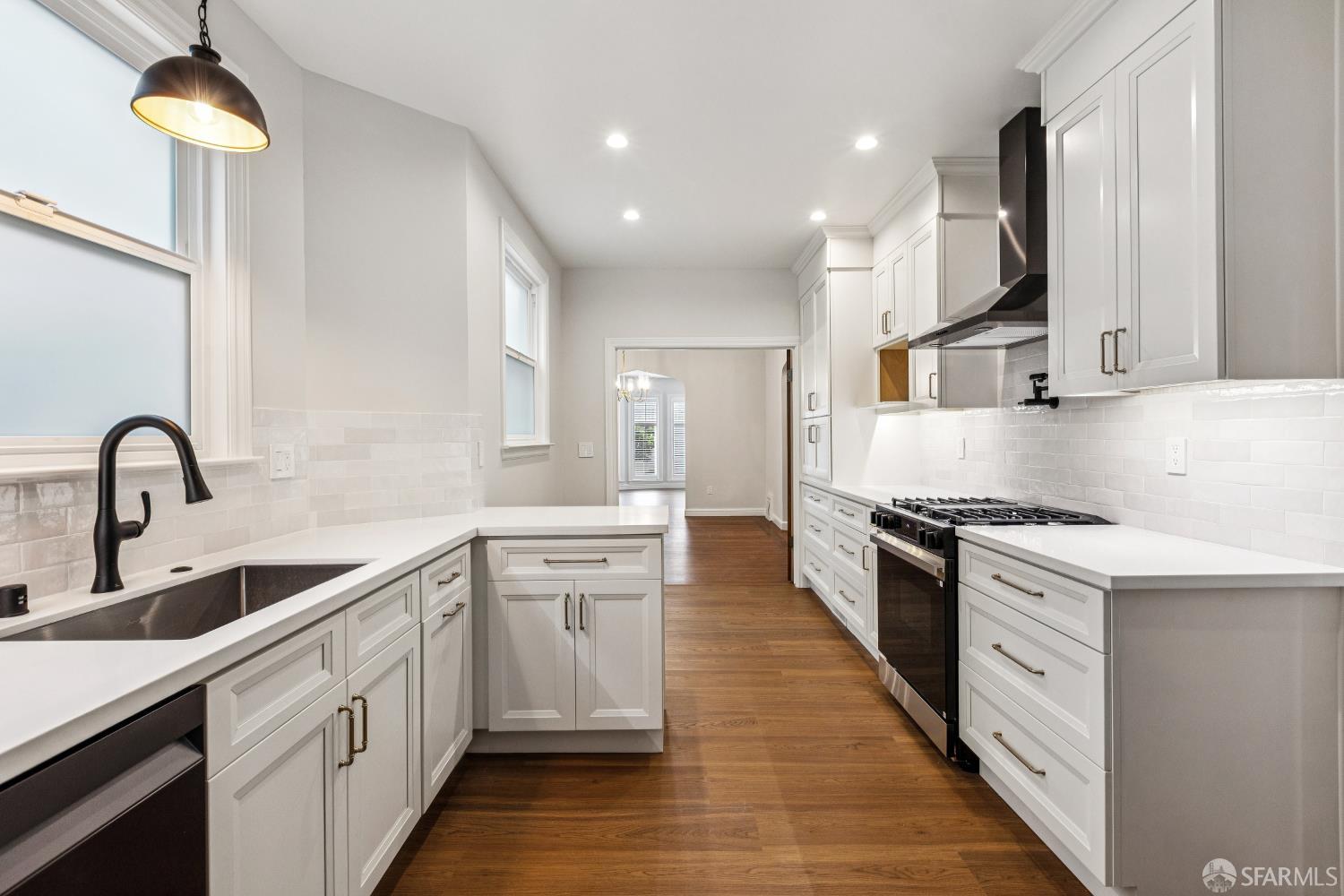 Detail Gallery Image 7 of 32 For 3342 Broderick St, San Francisco,  CA 94123 - 3 Beds | 2/1 Baths