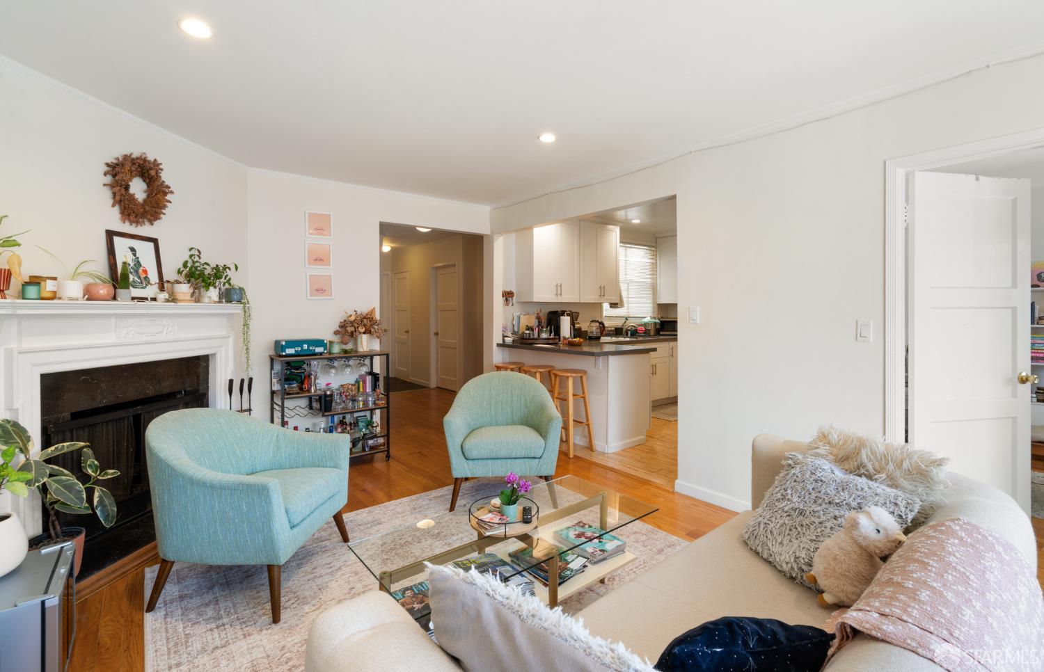 Detail Gallery Image 5 of 26 For 1387 18th Ave, San Francisco,  CA 94122 - – Beds | – Baths