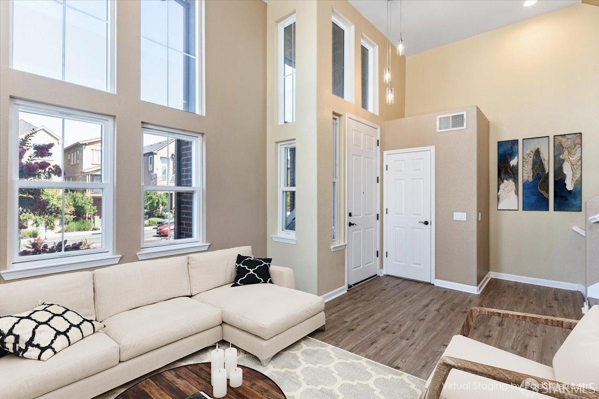 Detail Gallery Image 5 of 61 For 2933 1st St #1004,  Livermore,  CA 94550 - 3 Beds | 2/1 Baths