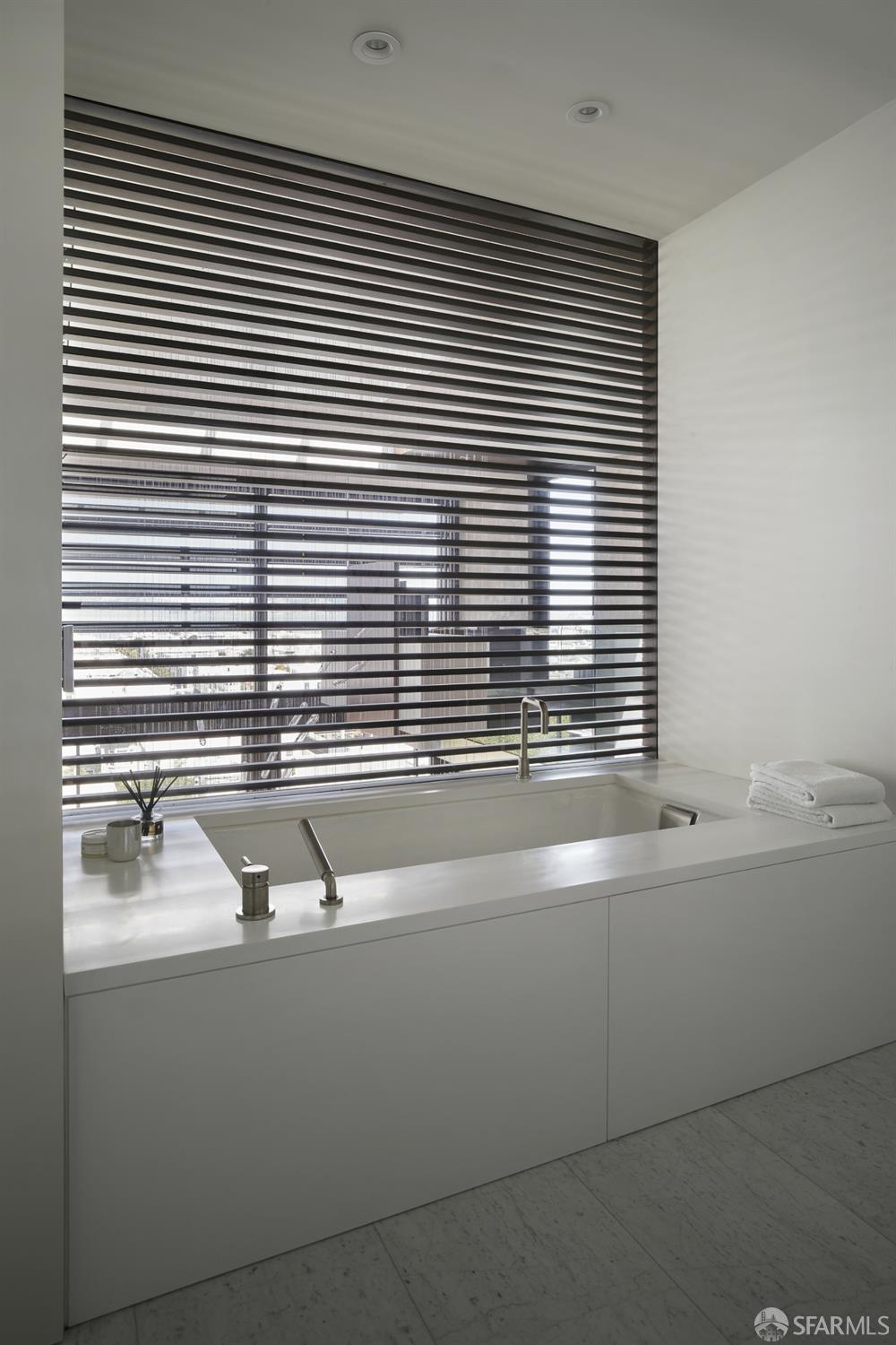 Detail Gallery Image 18 of 35 For 2626 Filbert St, San Francisco,  CA 94123 - 4 Beds | 4/1 Baths