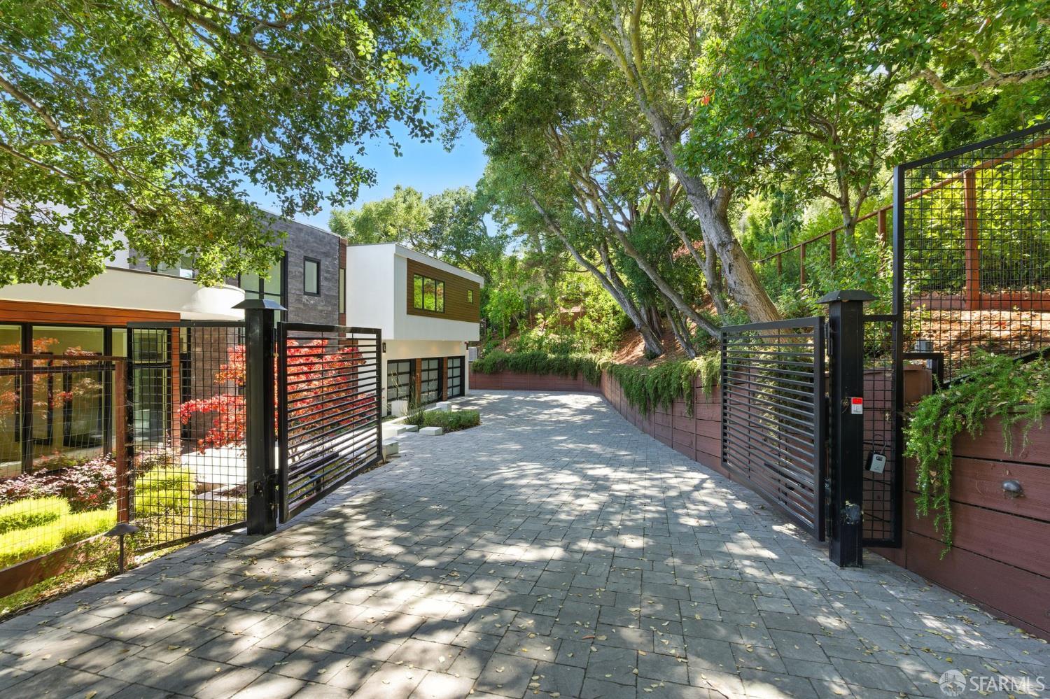 Detail Gallery Image 4 of 46 For 1225 La Cumbre Rd, Hillsborough,  CA 94010 - 6 Beds | 6/2 Baths