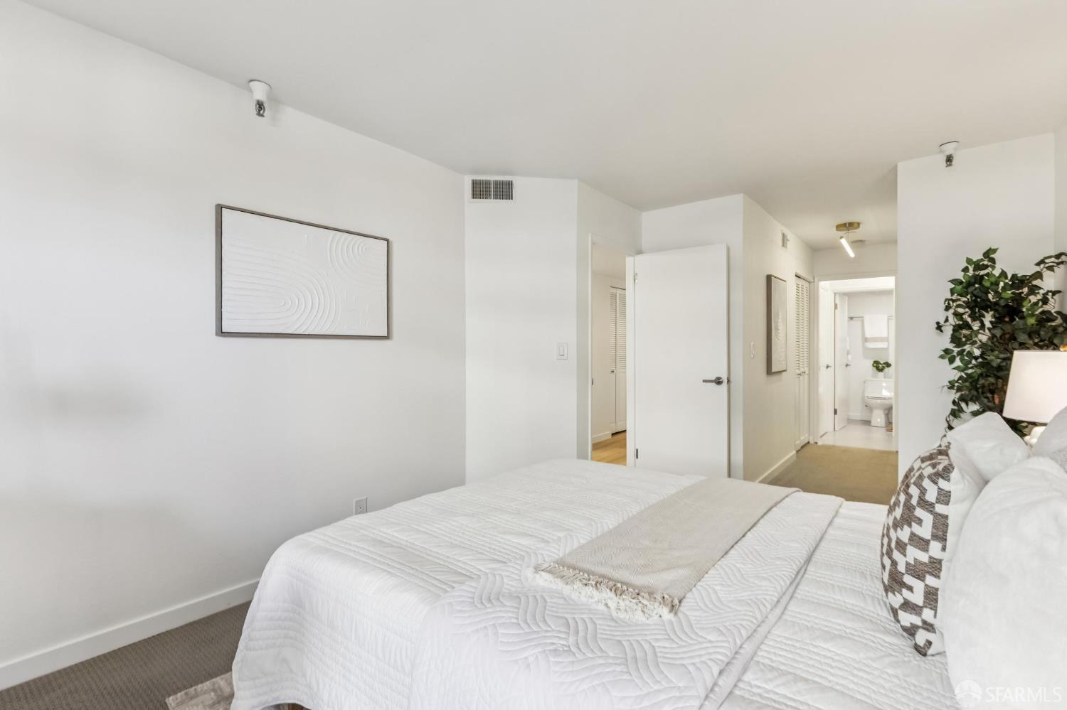 Photo #16: 425068786 Listing: Photo #16