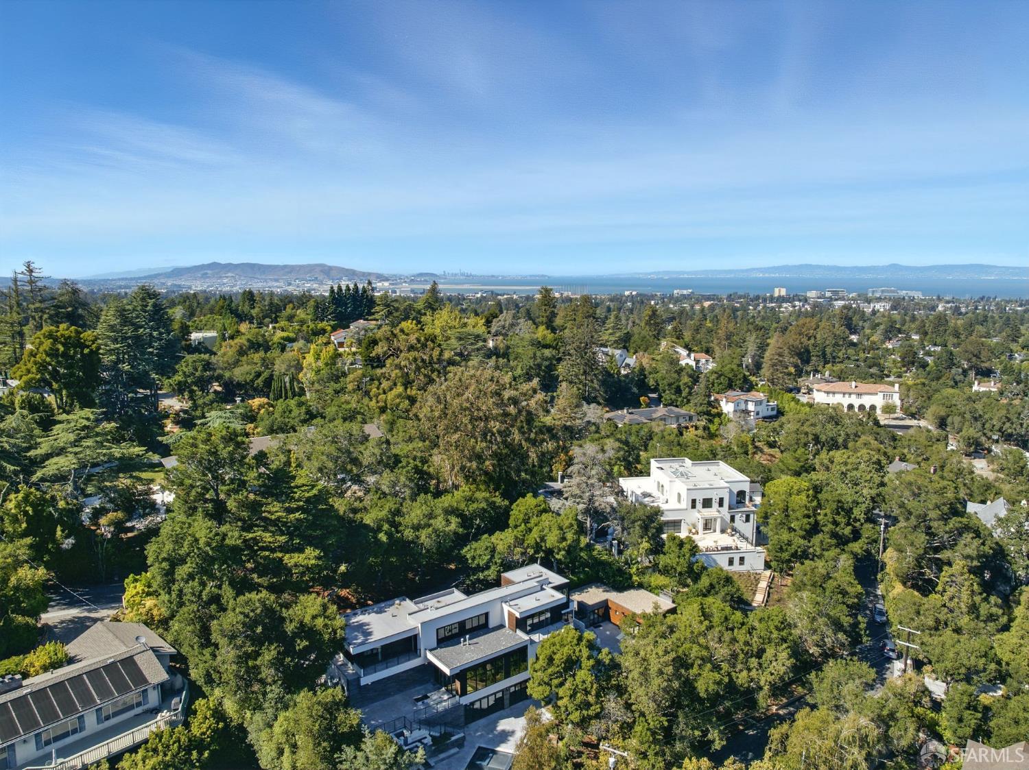 Detail Gallery Image 38 of 46 For 1225 La Cumbre Rd, Hillsborough,  CA 94010 - 6 Beds | 6/2 Baths
