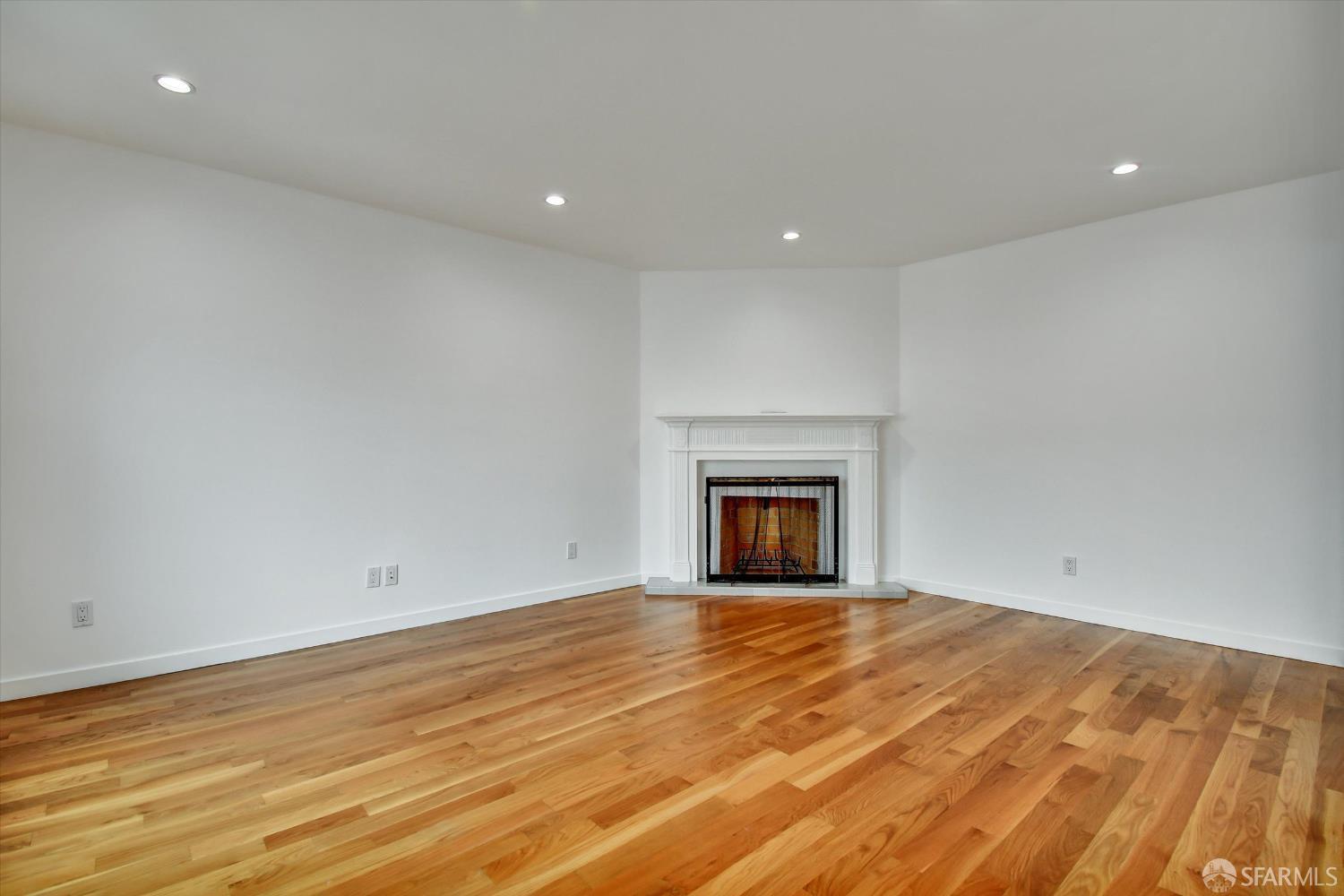 Detail Gallery Image 4 of 20 For 233 Sargent St, San Francisco,  CA 94132 - 3 Beds | 2 Baths