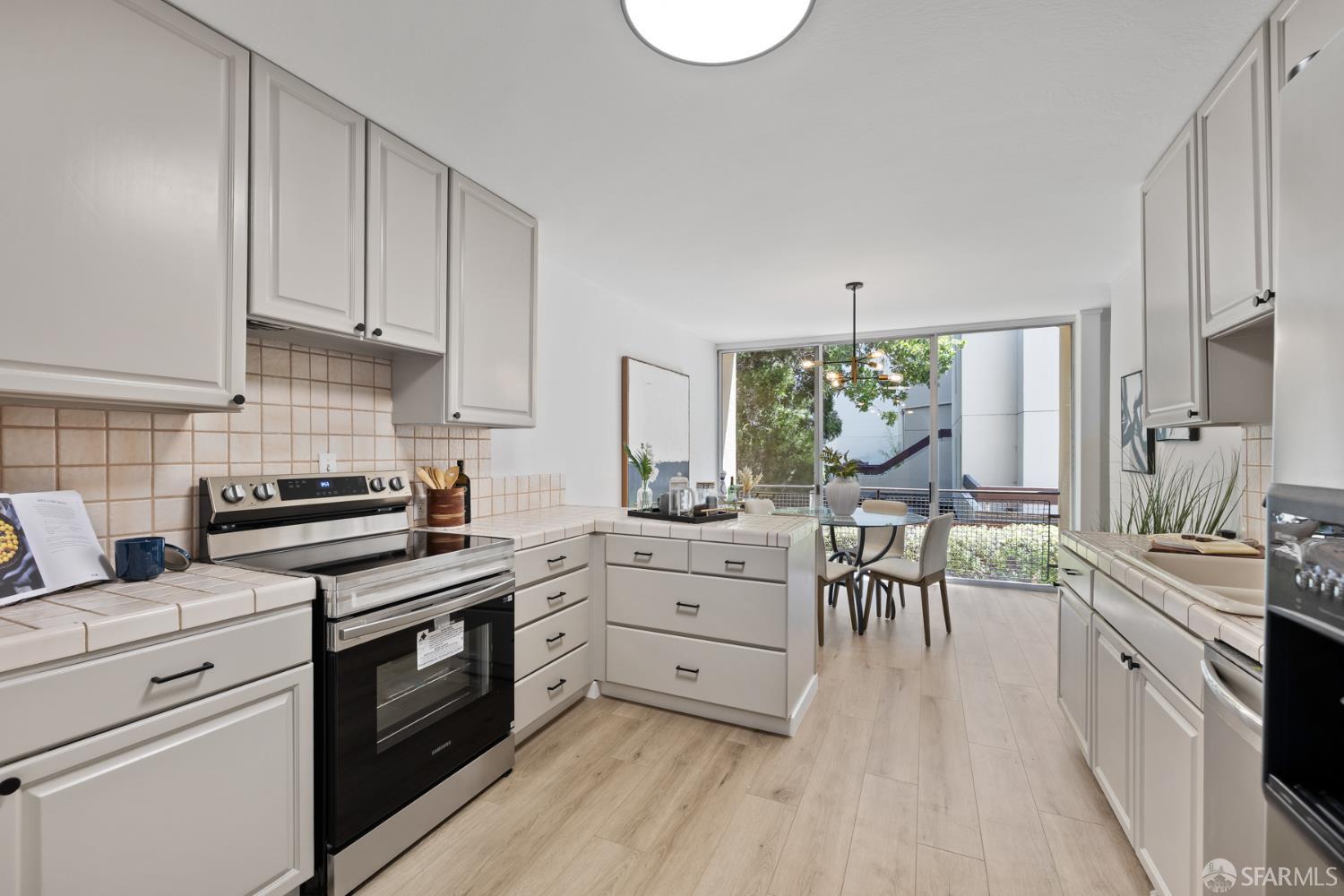Detail Gallery Image 15 of 31 For 425 Grant Ave #19,  Palo Alto,  CA 94306 - 3 Beds | 2 Baths