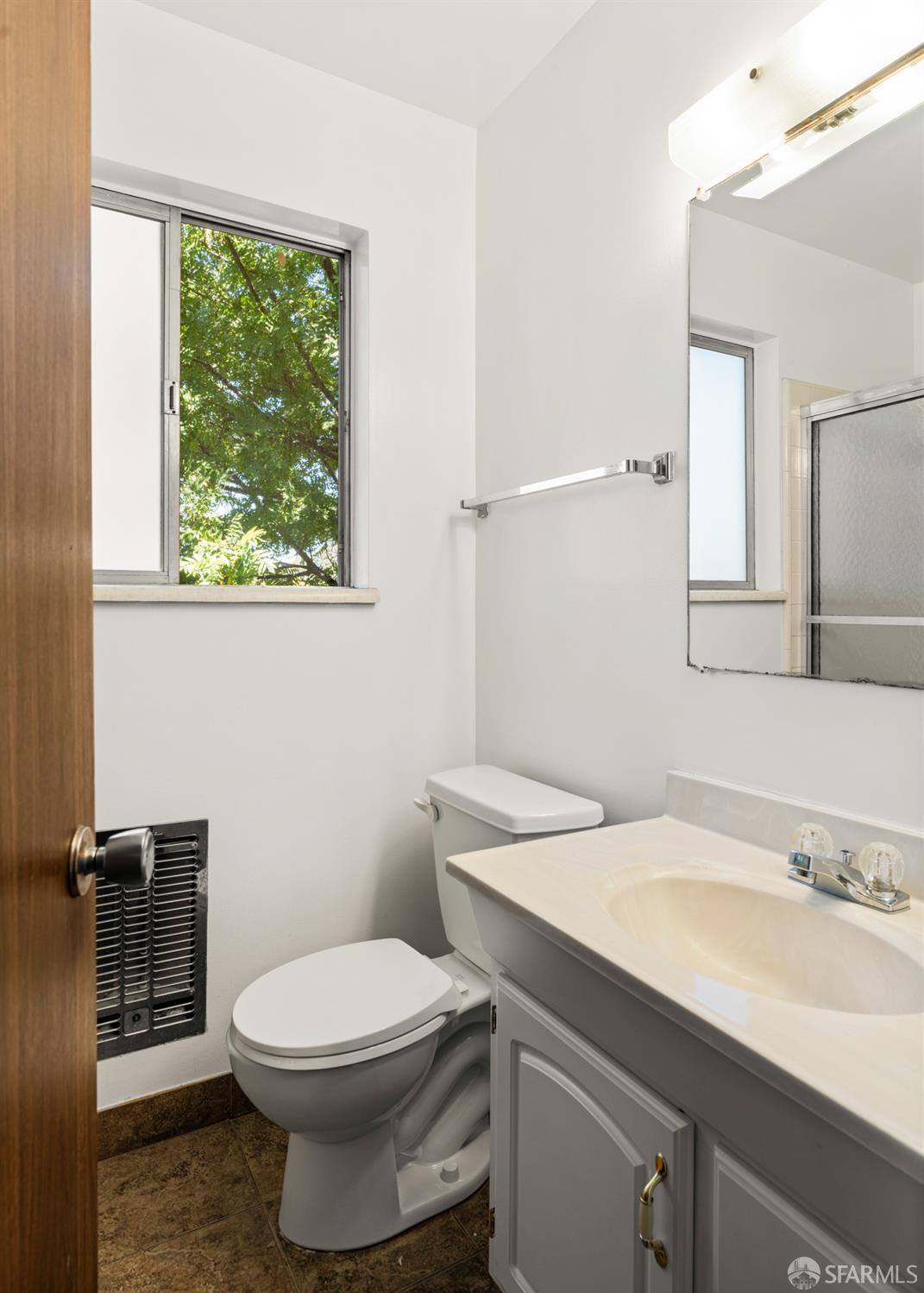Detail Gallery Image 17 of 22 For 464 Clinton St #309,  Redwood City,  CA 94062 - 1 Beds | 1 Baths