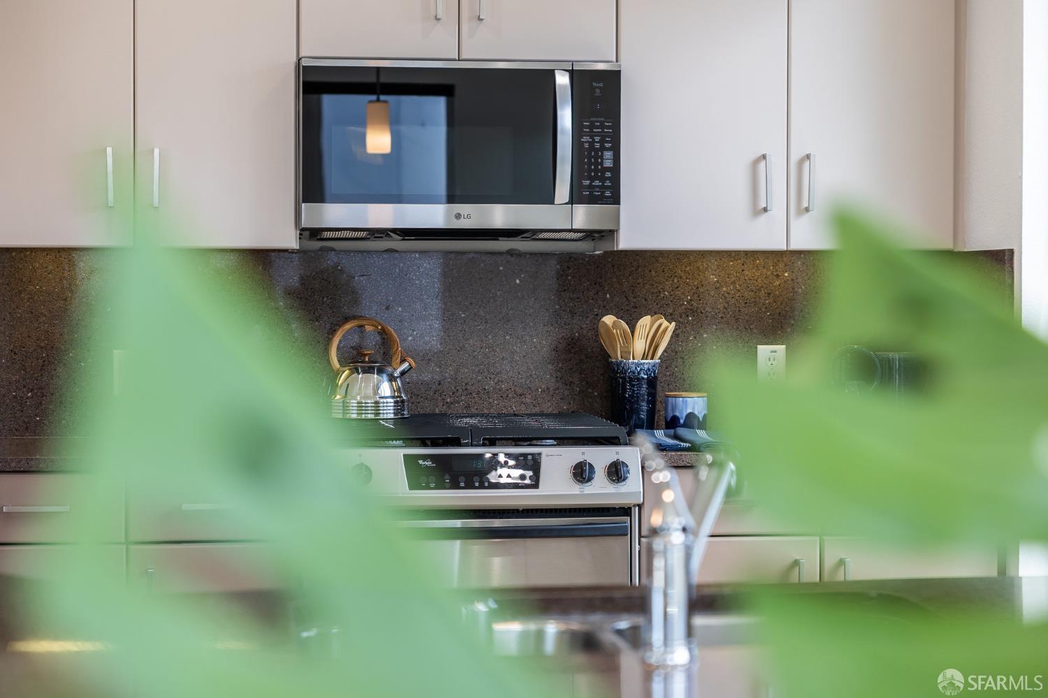 Detail Gallery Image 16 of 63 For 1511 Jefferson St Ph7,  Oakland,  CA 94612 - 2 Beds | 2 Baths