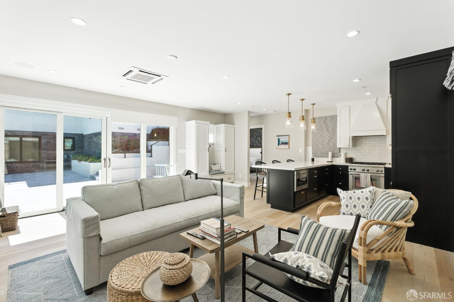 Detail Gallery Image 33 of 46 For 1225 La Cumbre Rd, Hillsborough,  CA 94010 - 6 Beds | 6/2 Baths