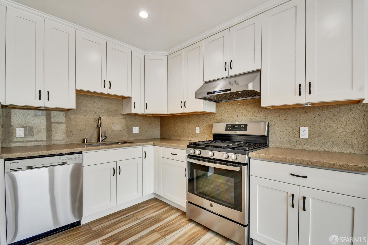 Detail Gallery Image 6 of 20 For 233 Sargent St, San Francisco,  CA 94132 - 3 Beds | 2 Baths