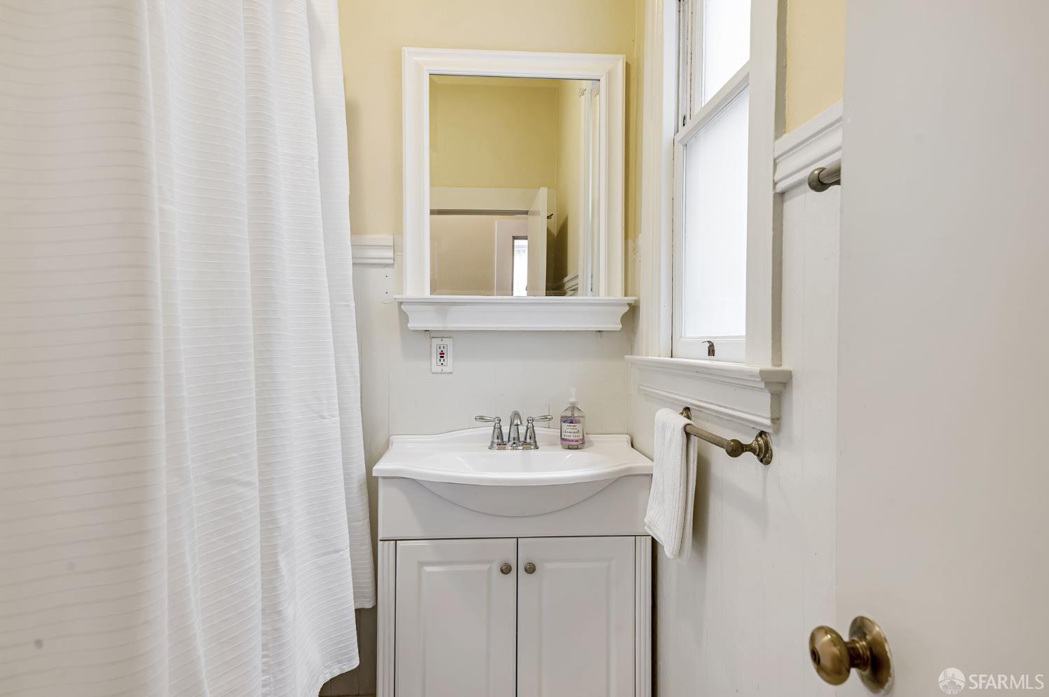 Detail Gallery Image 14 of 22 For 3515 Sacramento St, San Francisco,  CA 94118 - 3 Beds | 1 Baths