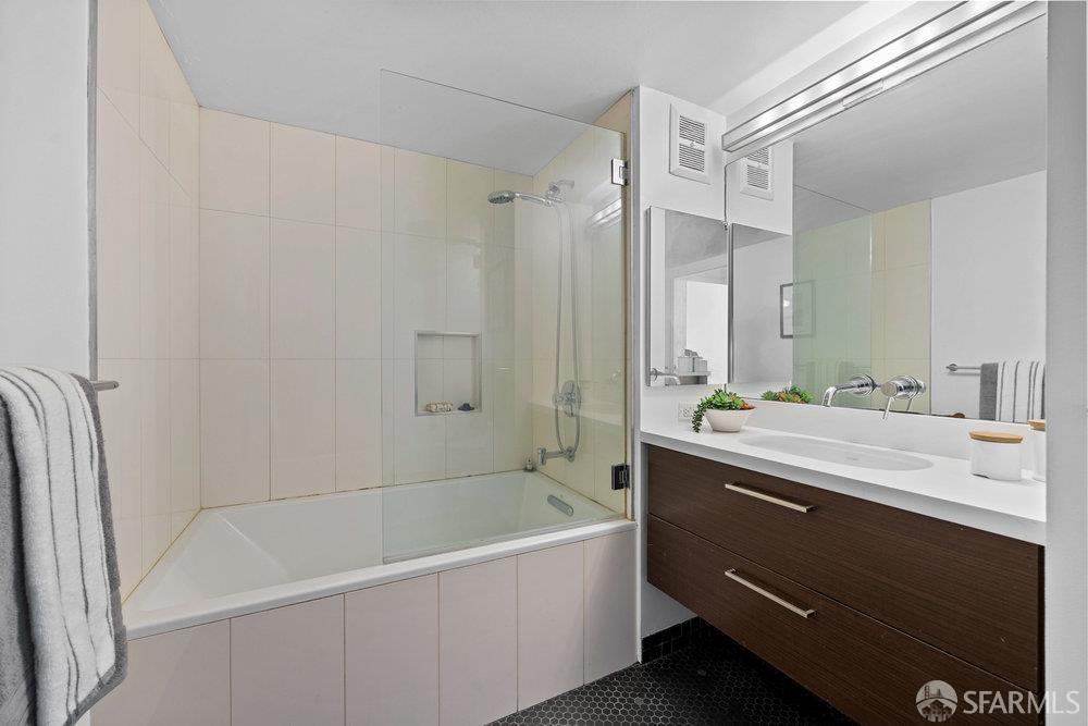 Photo #12: 425069321 Listing: Photo #12