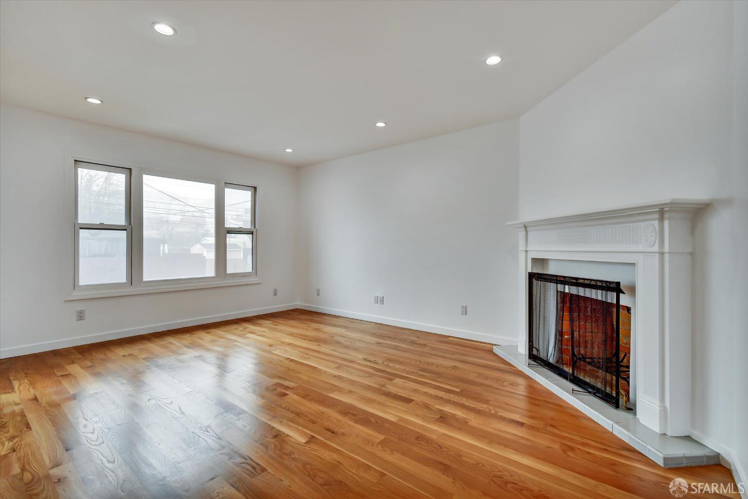 Detail Gallery Image 3 of 20 For 233 Sargent St, San Francisco,  CA 94132 - 3 Beds | 2 Baths