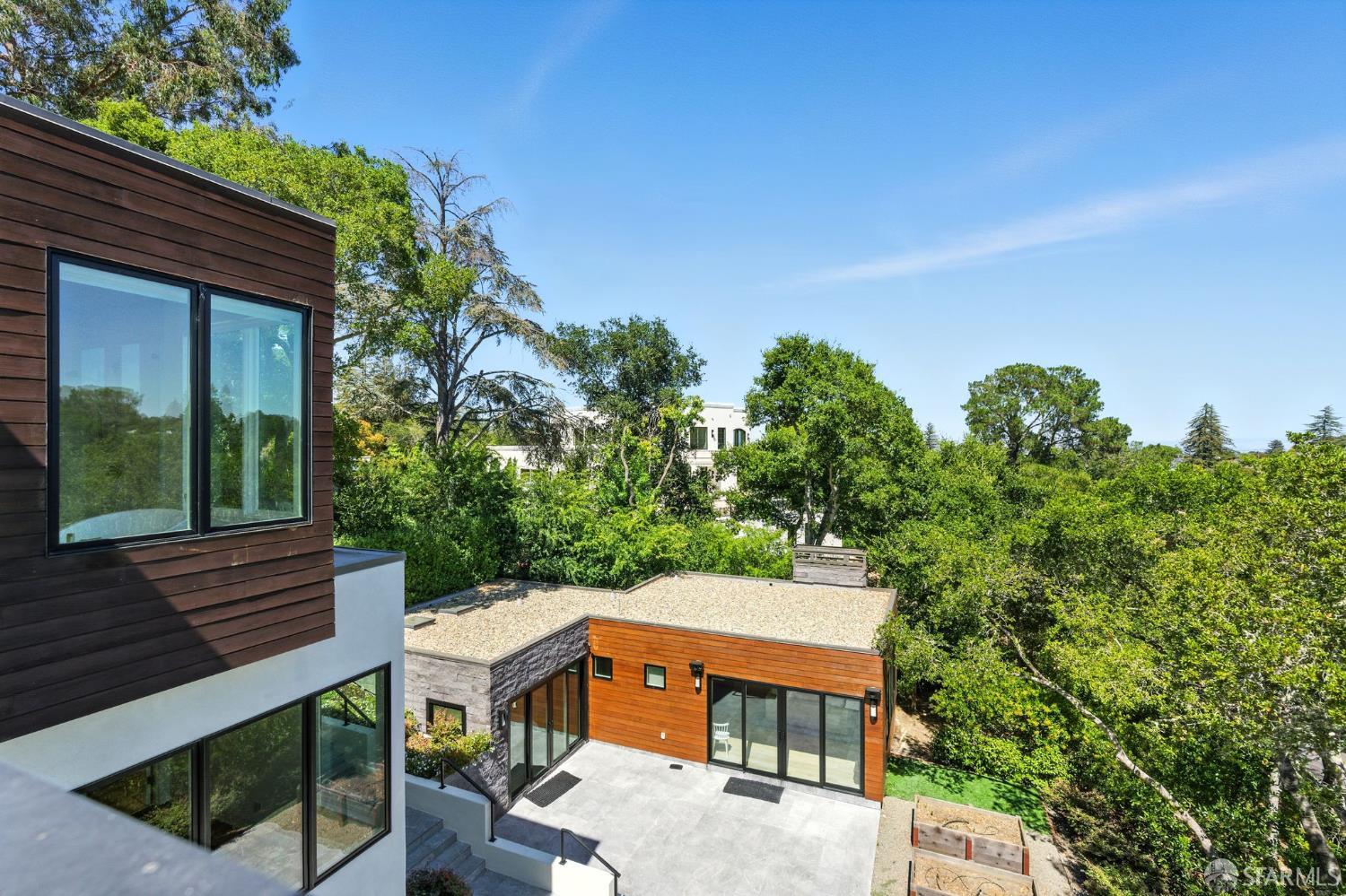 Detail Gallery Image 18 of 46 For 1225 La Cumbre Rd, Hillsborough,  CA 94010 - 6 Beds | 6/2 Baths