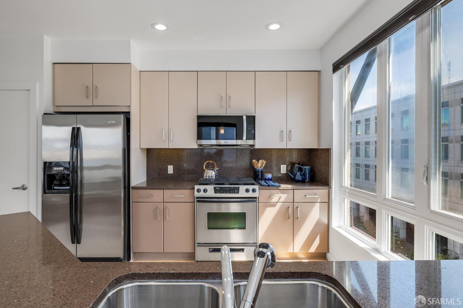 Detail Gallery Image 19 of 63 For 1511 Jefferson St Ph7,  Oakland,  CA 94612 - 2 Beds | 2 Baths