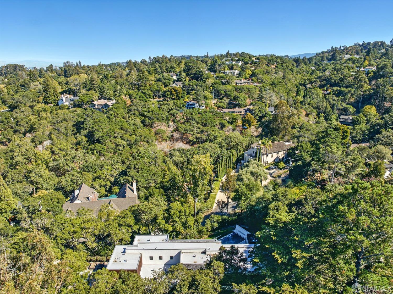 Detail Gallery Image 43 of 46 For 1225 La Cumbre Rd, Hillsborough,  CA 94010 - 6 Beds | 6/2 Baths