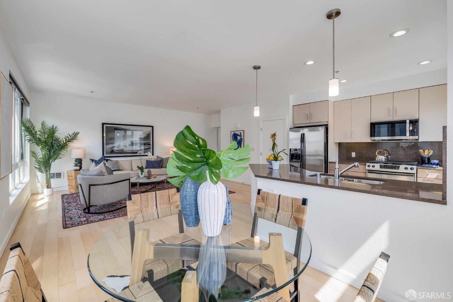 Detail Gallery Image 5 of 63 For 1511 Jefferson St Ph7,  Oakland,  CA 94612 - 2 Beds | 2 Baths
