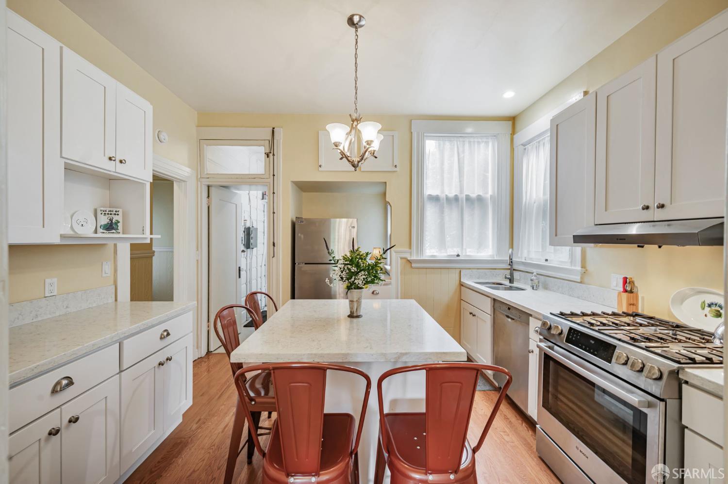 Detail Gallery Image 7 of 22 For 3515 Sacramento St, San Francisco,  CA 94118 - 3 Beds | 1 Baths