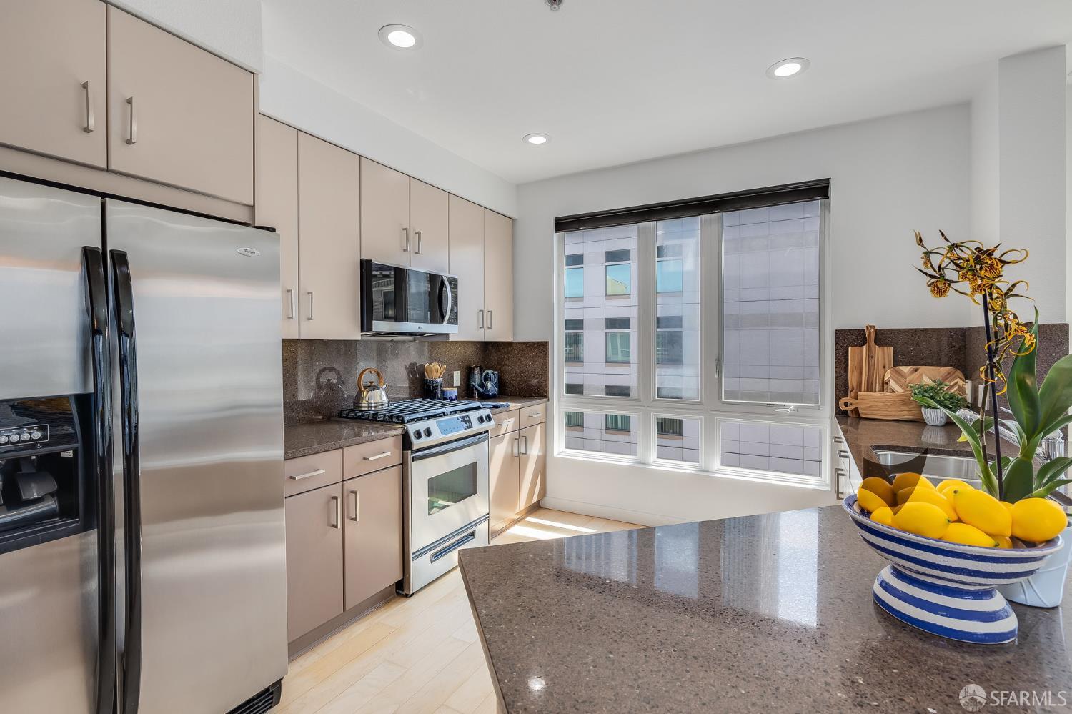 Detail Gallery Image 18 of 63 For 1511 Jefferson St Ph7,  Oakland,  CA 94612 - 2 Beds | 2 Baths