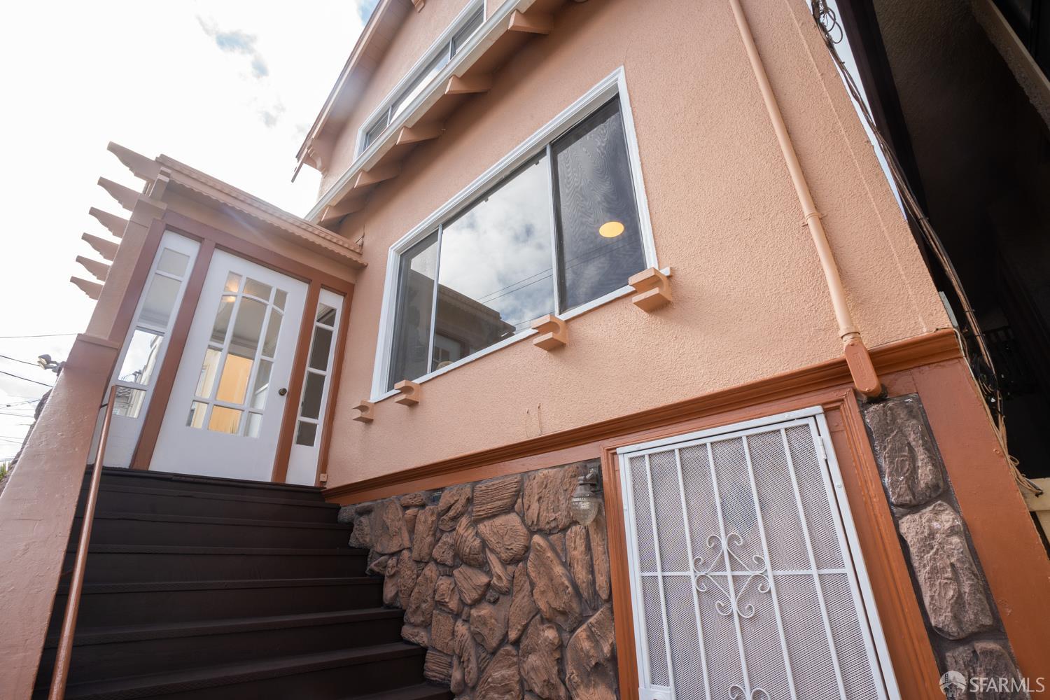 Detail Gallery Image 4 of 62 For 52 Rolph St, San Francisco,  CA 94112 - 2 Beds | 2/1 Baths