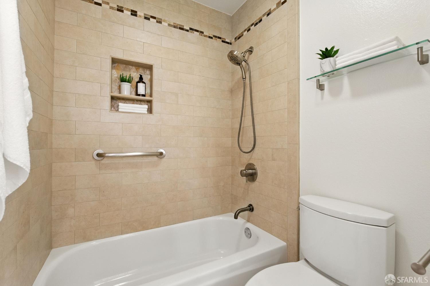 Photo #24: 425066170 Listing: Photo #24