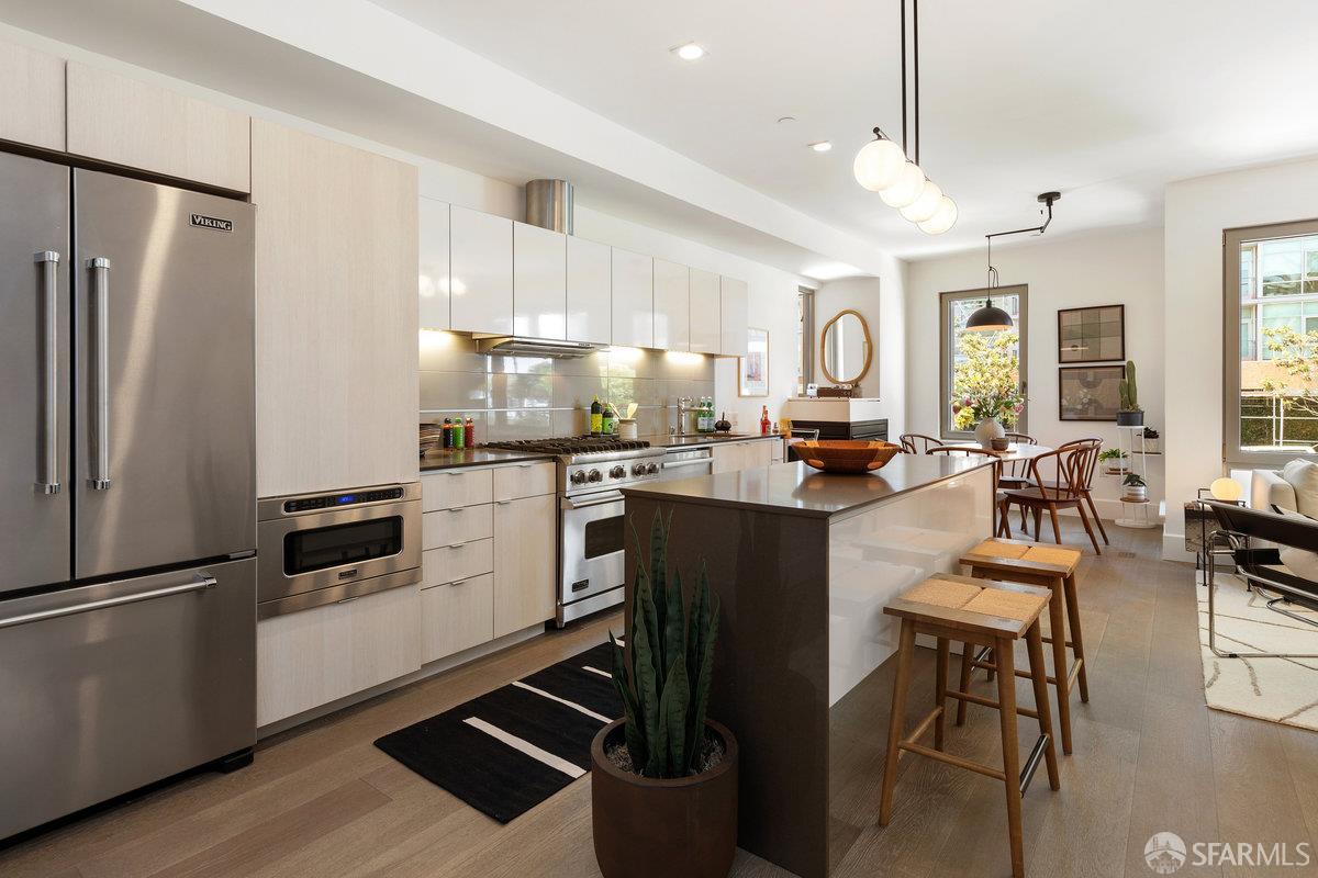 Photo #4: 425069590 Listing 