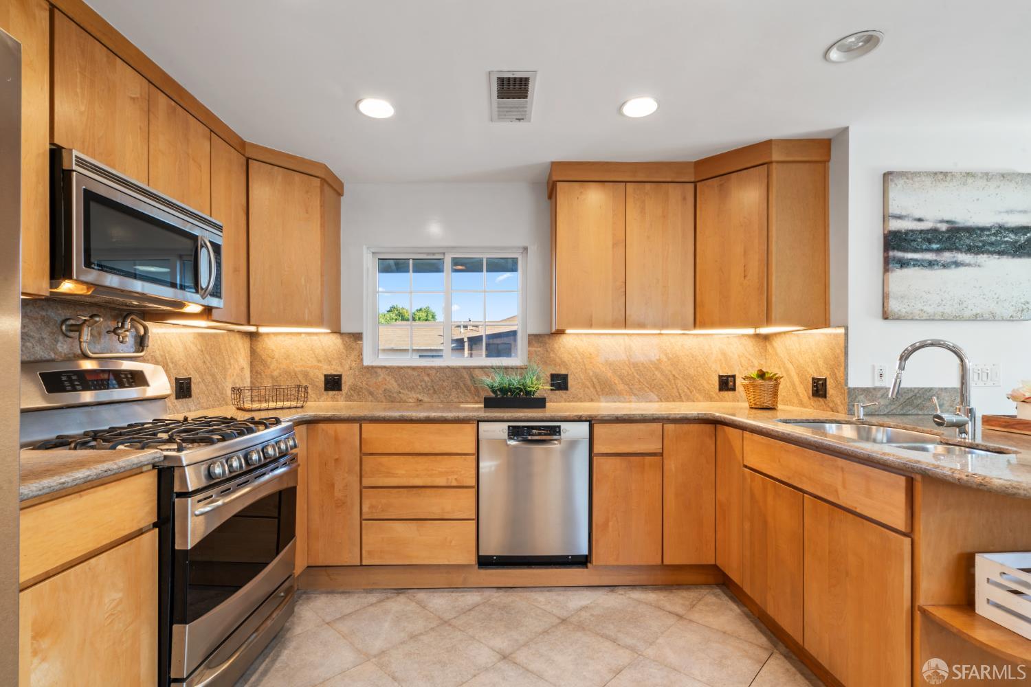 Detail Gallery Image 8 of 23 For 1704 Washington St, San Mateo,  CA 94403 - 3 Beds | 1 Baths