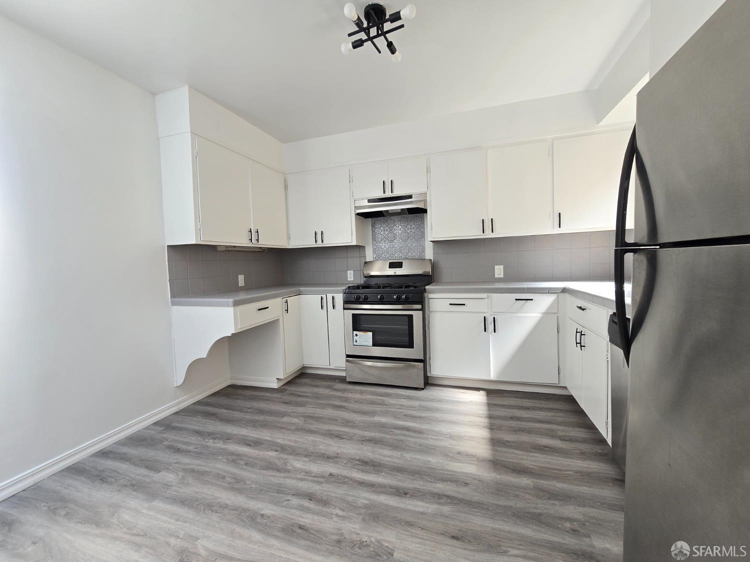 Detail Gallery Image 3 of 11 For 135 Maddux Ave, San Francisco,  CA 94124 - 3 Beds | 1 Baths