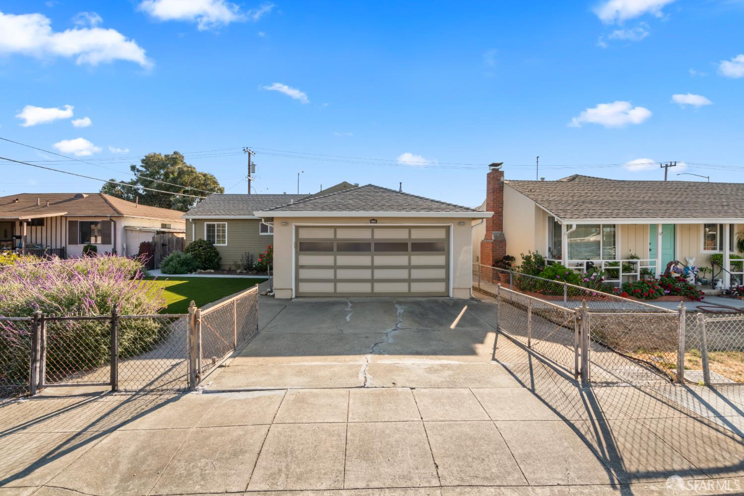 Detail Gallery Image 3 of 23 For 1704 Washington St, San Mateo,  CA 94403 - 3 Beds | 1 Baths
