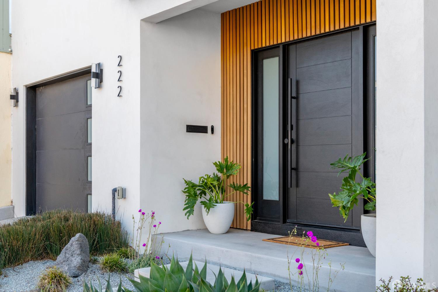 Detail Gallery Image 4 of 92 For 222 Molimo Dr, San Francisco,  CA 94127 - 4 Beds | 3/1 Baths