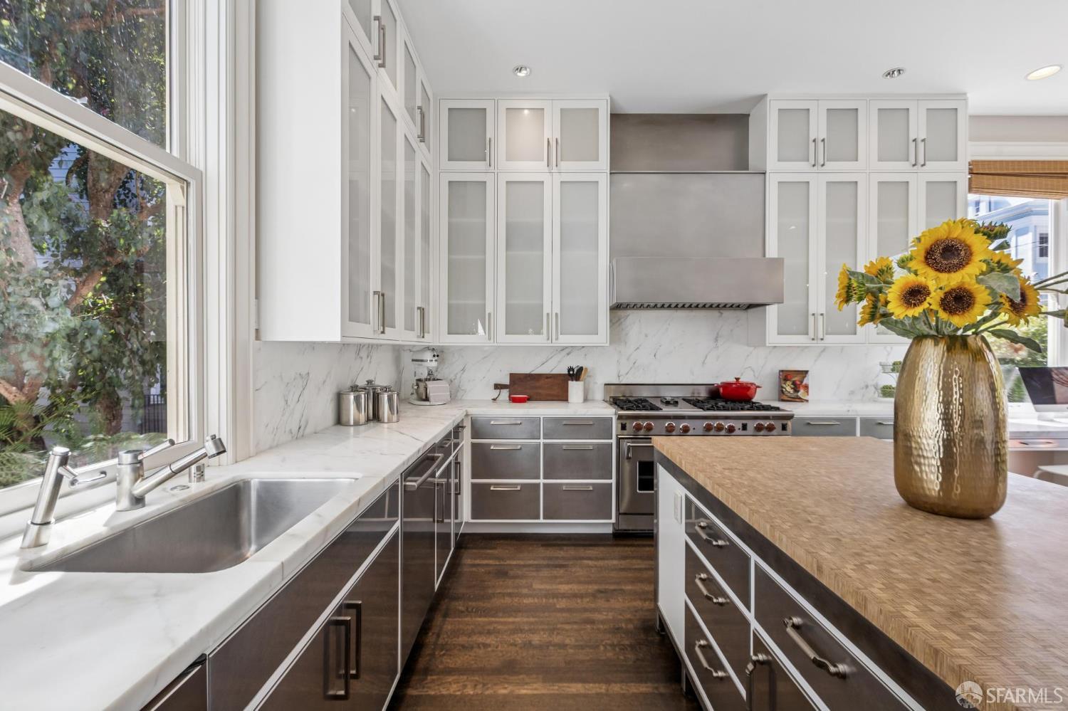 Detail Gallery Image 26 of 72 For 2221 Scott St, San Francisco,  CA 94115 - 5 Beds | 4/1 Baths