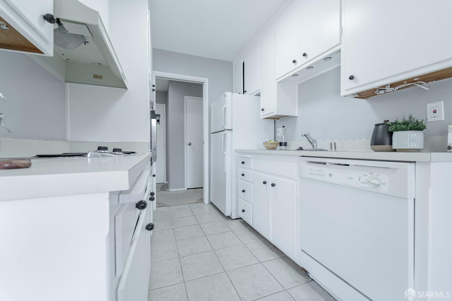 Detail Gallery Image 4 of 51 For 94 Bayo Vista Ave #304,  Oakland,  CA 94611 - 1 Beds | 1 Baths