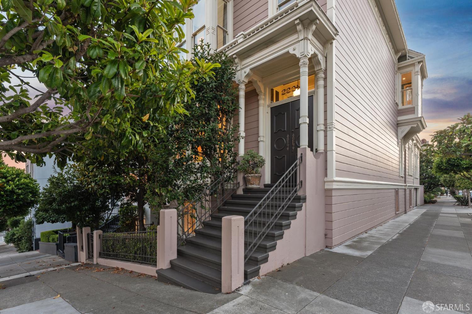 Detail Gallery Image 3 of 72 For 2221 Scott St, San Francisco,  CA 94115 - 5 Beds | 4/1 Baths