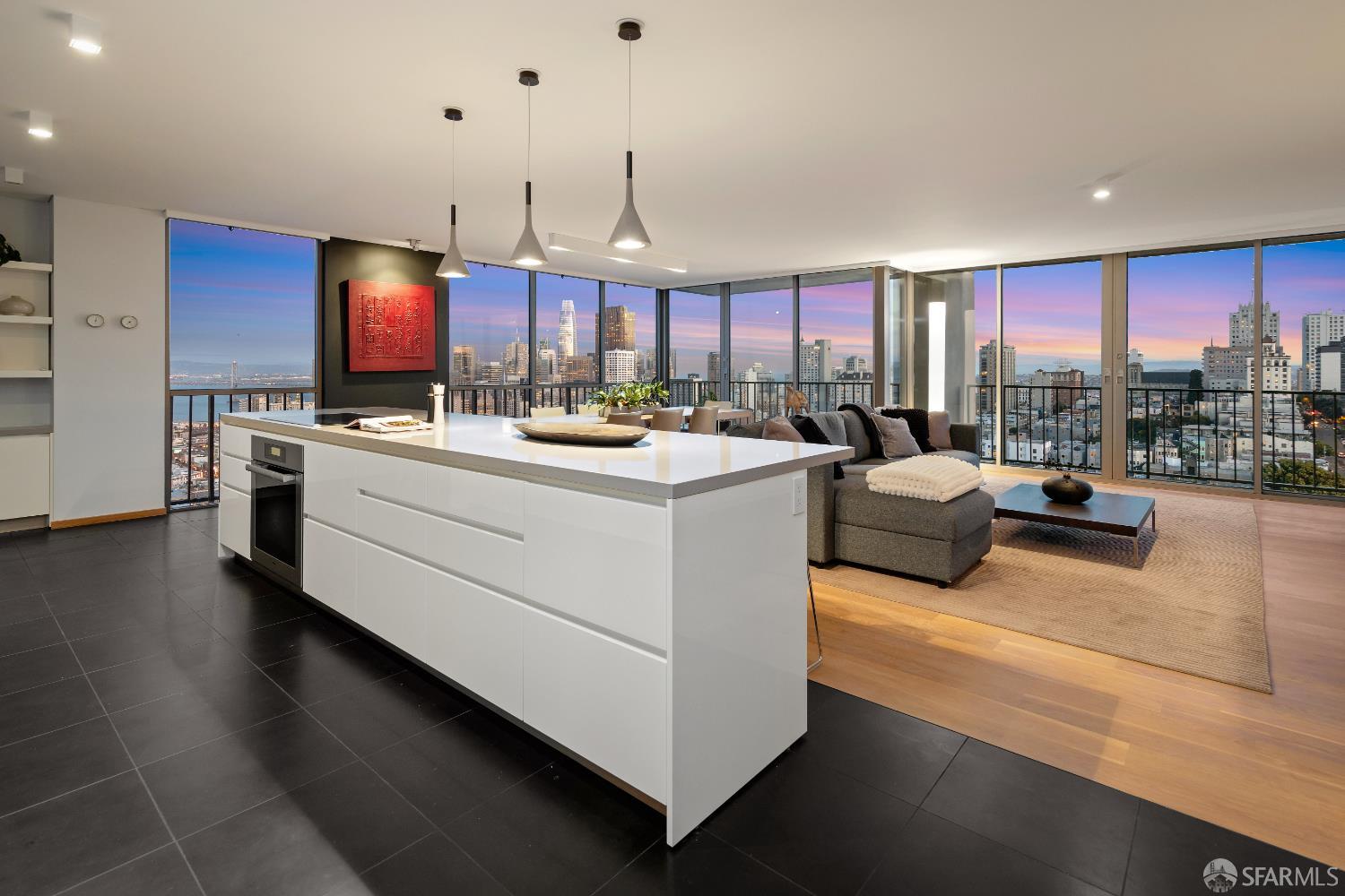 Photo #4: 425066302 Listing 