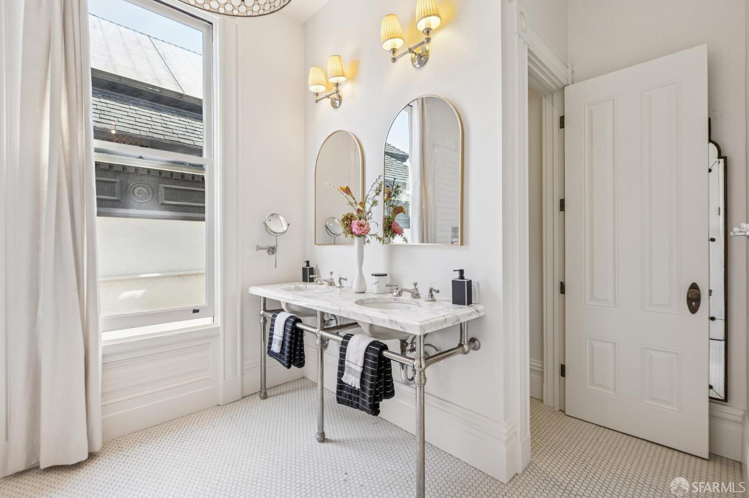 Detail Gallery Image 47 of 72 For 2221 Scott St, San Francisco,  CA 94115 - 5 Beds | 4/1 Baths