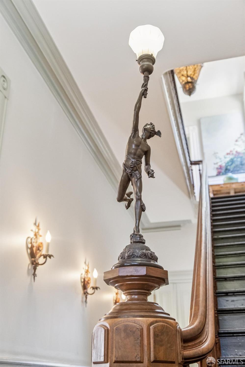 Detail Gallery Image 7 of 72 For 2221 Scott St, San Francisco,  CA 94115 - 5 Beds | 4/1 Baths