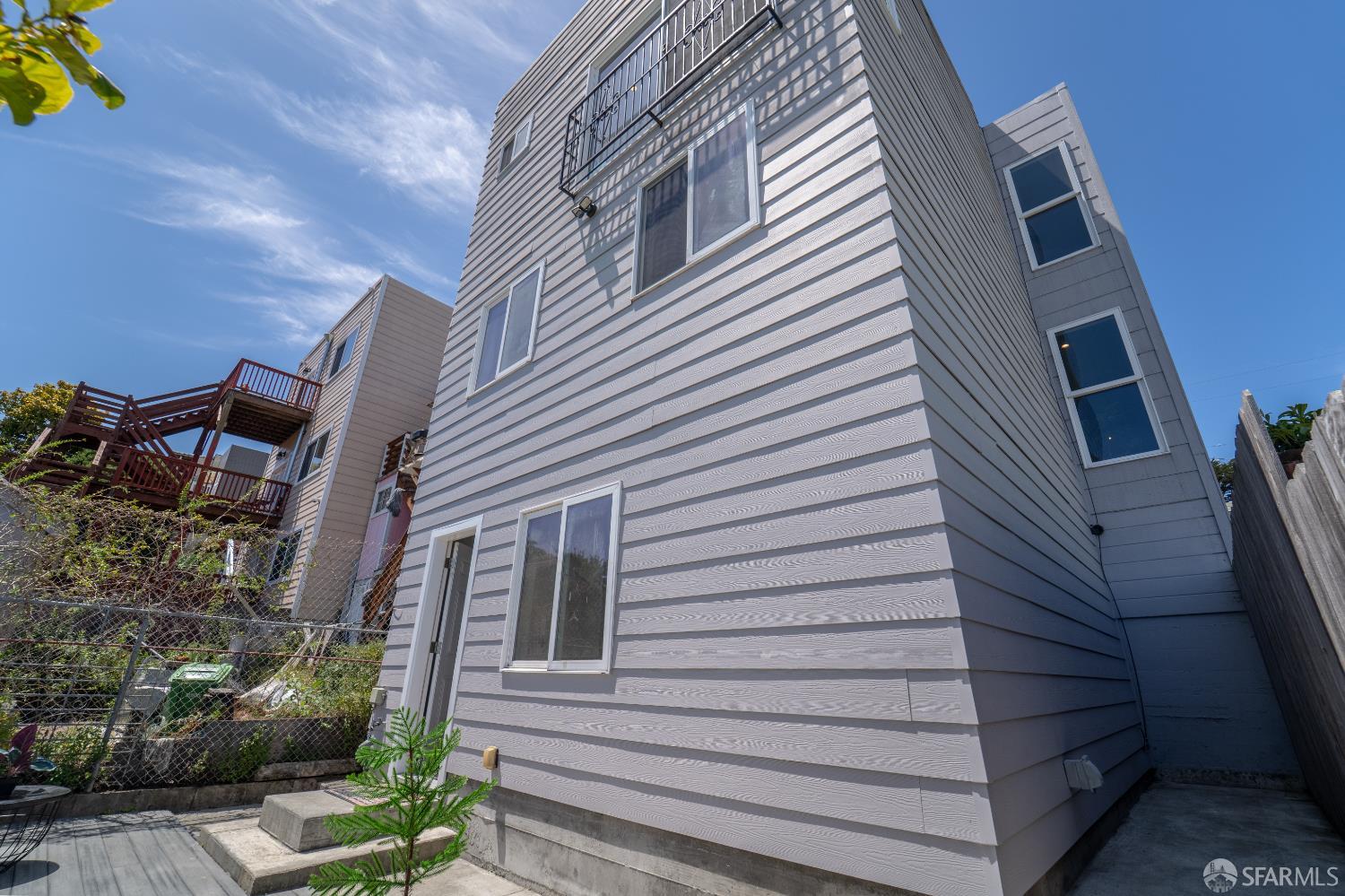 Detail Gallery Image 43 of 51 For 819 Brussels St, San Francisco,  CA 94134 - 6 Beds | 3 Baths