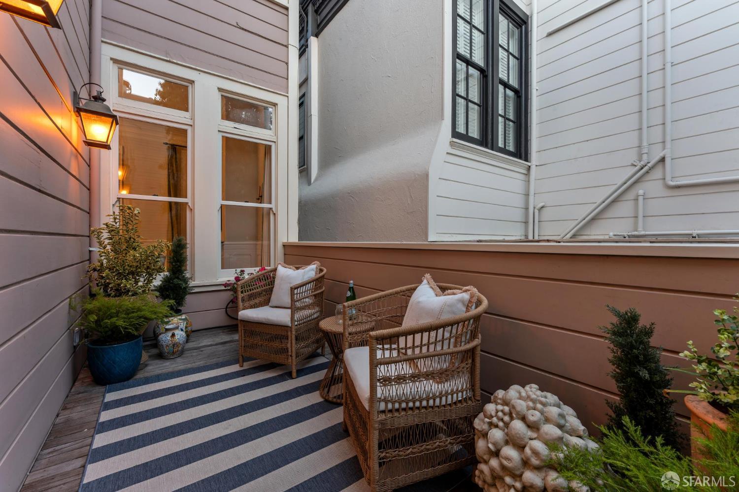 Detail Gallery Image 32 of 72 For 2221 Scott St, San Francisco,  CA 94115 - 5 Beds | 4/1 Baths