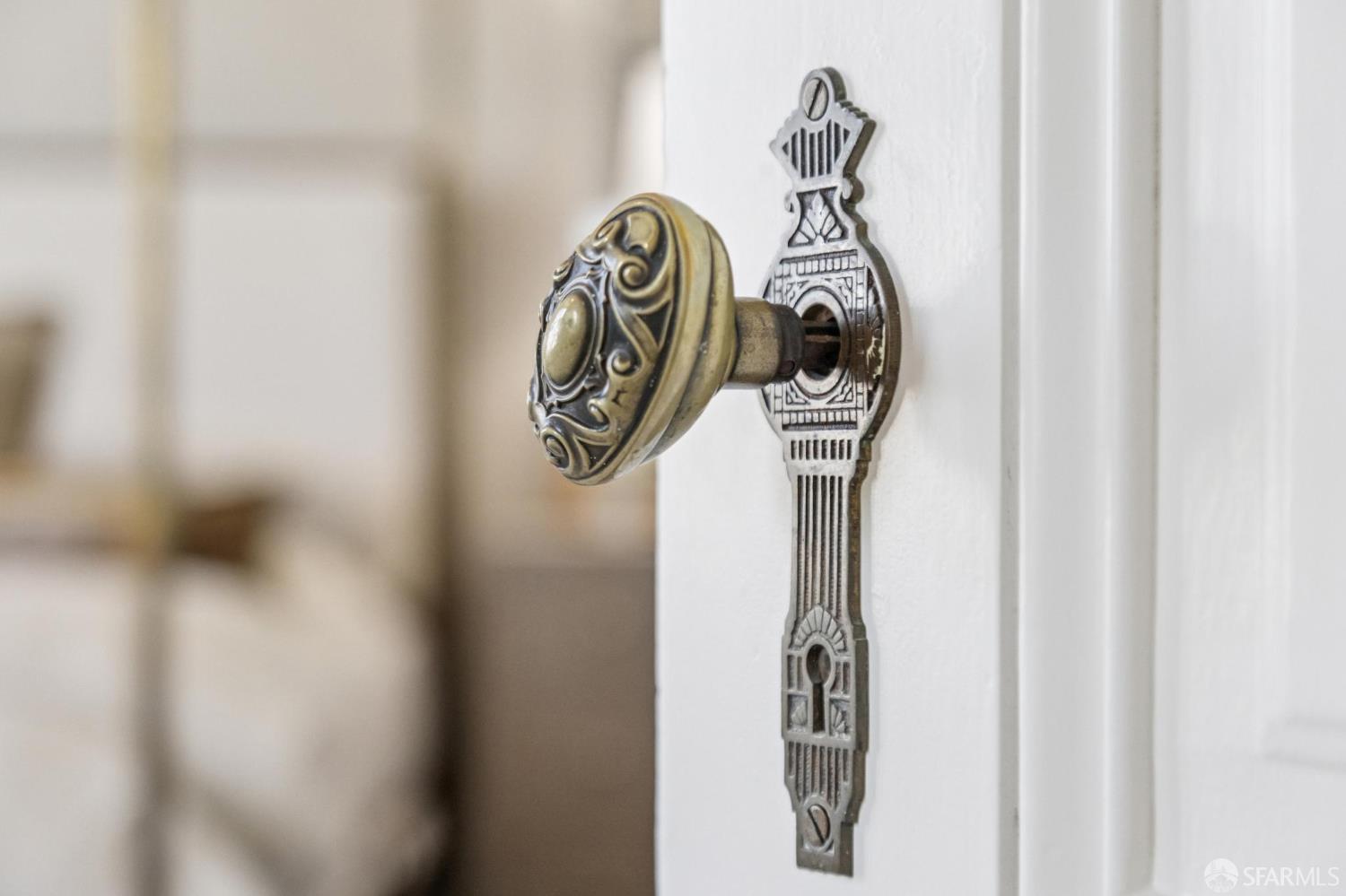 Detail Gallery Image 41 of 72 For 2221 Scott St, San Francisco,  CA 94115 - 5 Beds | 4/1 Baths