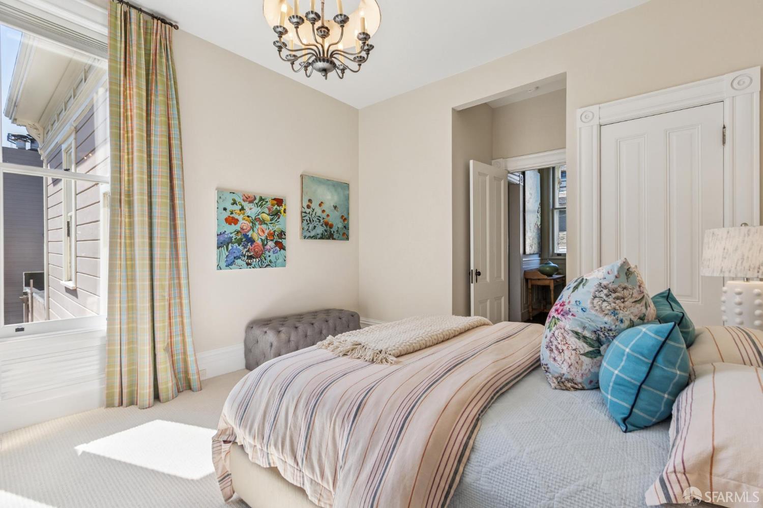 Detail Gallery Image 48 of 72 For 2221 Scott St, San Francisco,  CA 94115 - 5 Beds | 4/1 Baths
