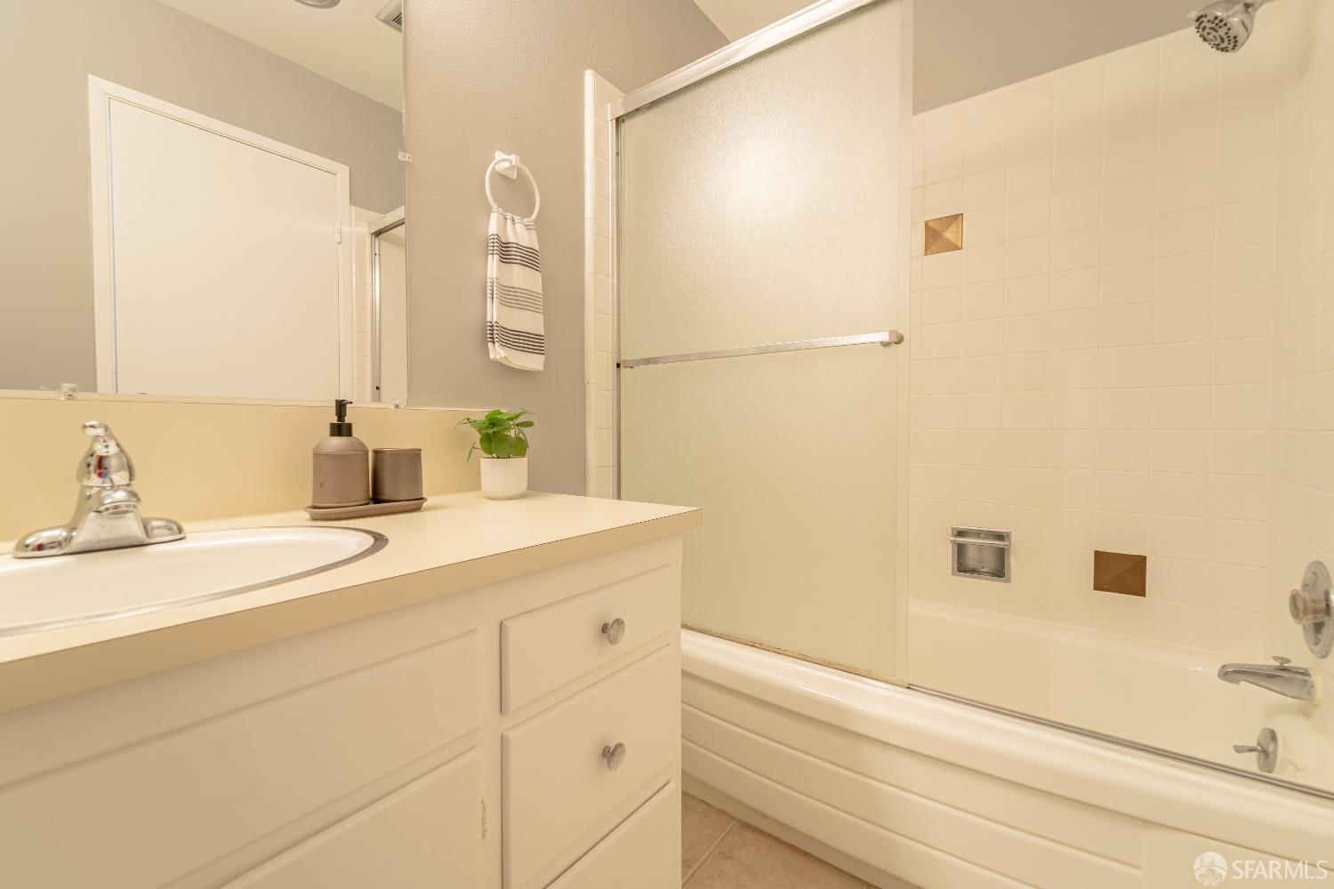 Detail Gallery Image 14 of 51 For 94 Bayo Vista Ave #304,  Oakland,  CA 94611 - 1 Beds | 1 Baths