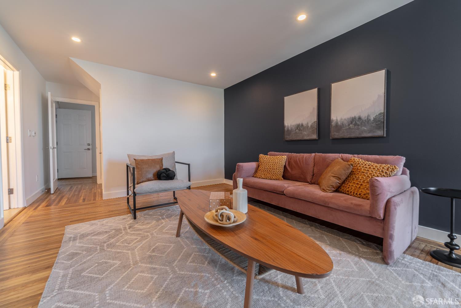 Detail Gallery Image 8 of 51 For 819 Brussels St, San Francisco,  CA 94134 - 6 Beds | 3 Baths