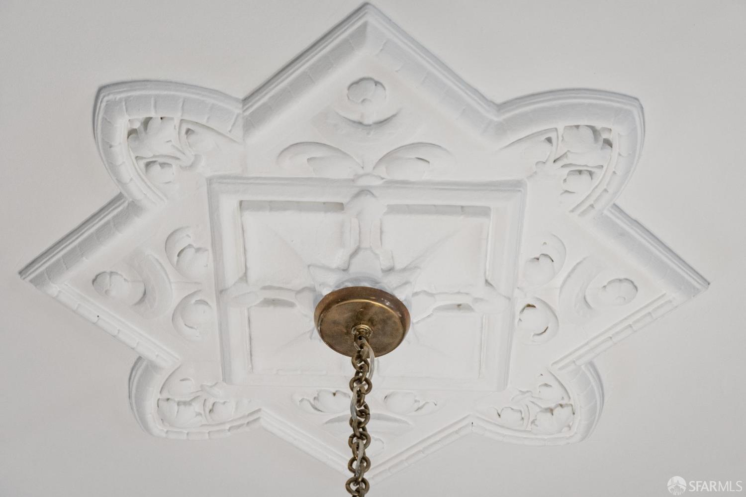 Detail Gallery Image 17 of 72 For 2221 Scott St, San Francisco,  CA 94115 - 5 Beds | 4/1 Baths