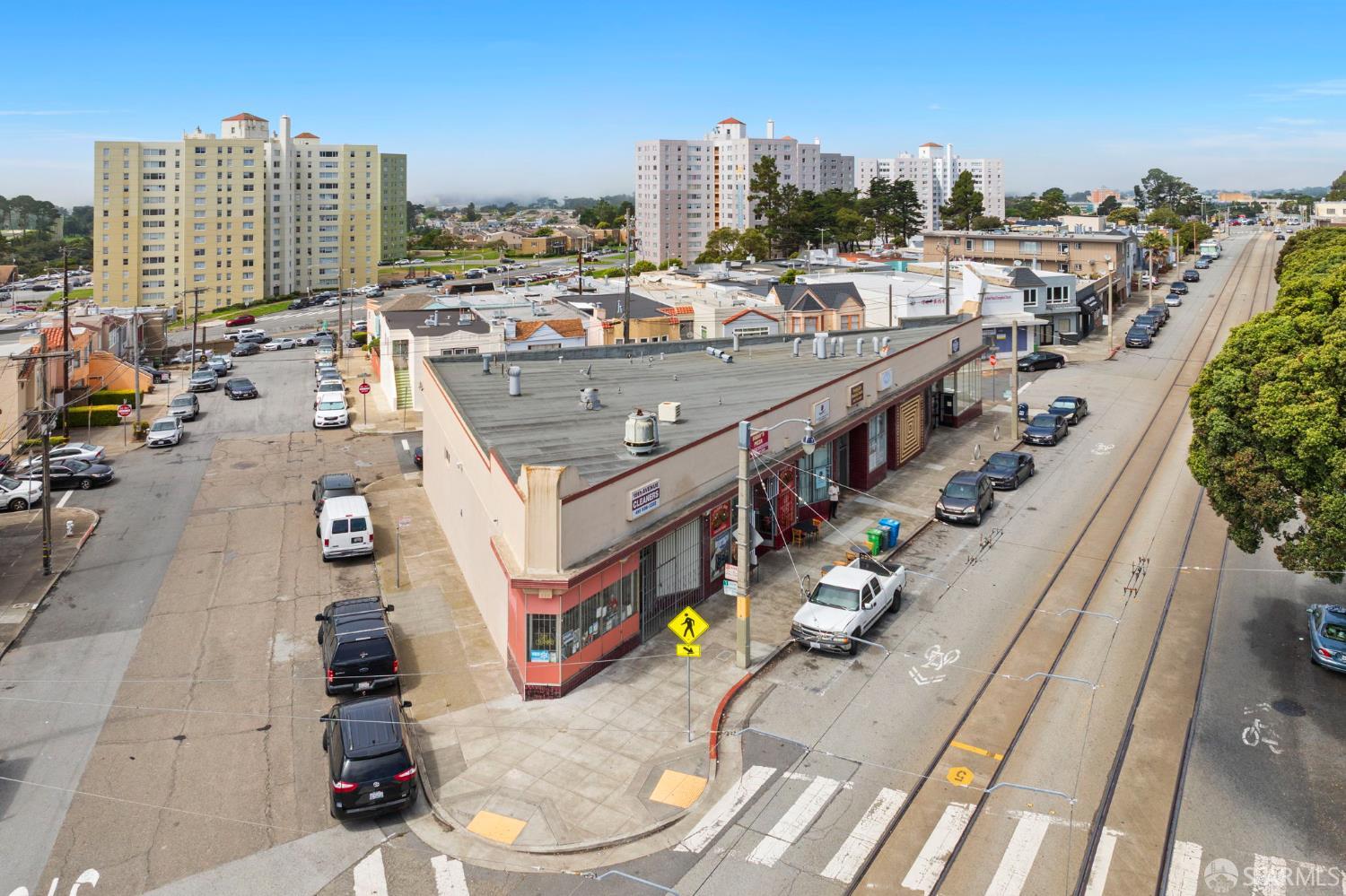 Detail Gallery Image 6 of 14 For 4089 19th Ave, San Francisco,  CA 94132 - – Beds | – Baths