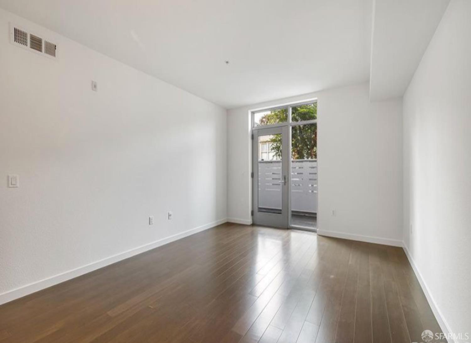 Photo #5: 425070113 Listing 