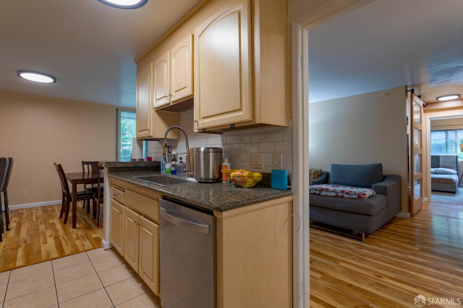 Photo #9: 425069878 Listing: Photo #9