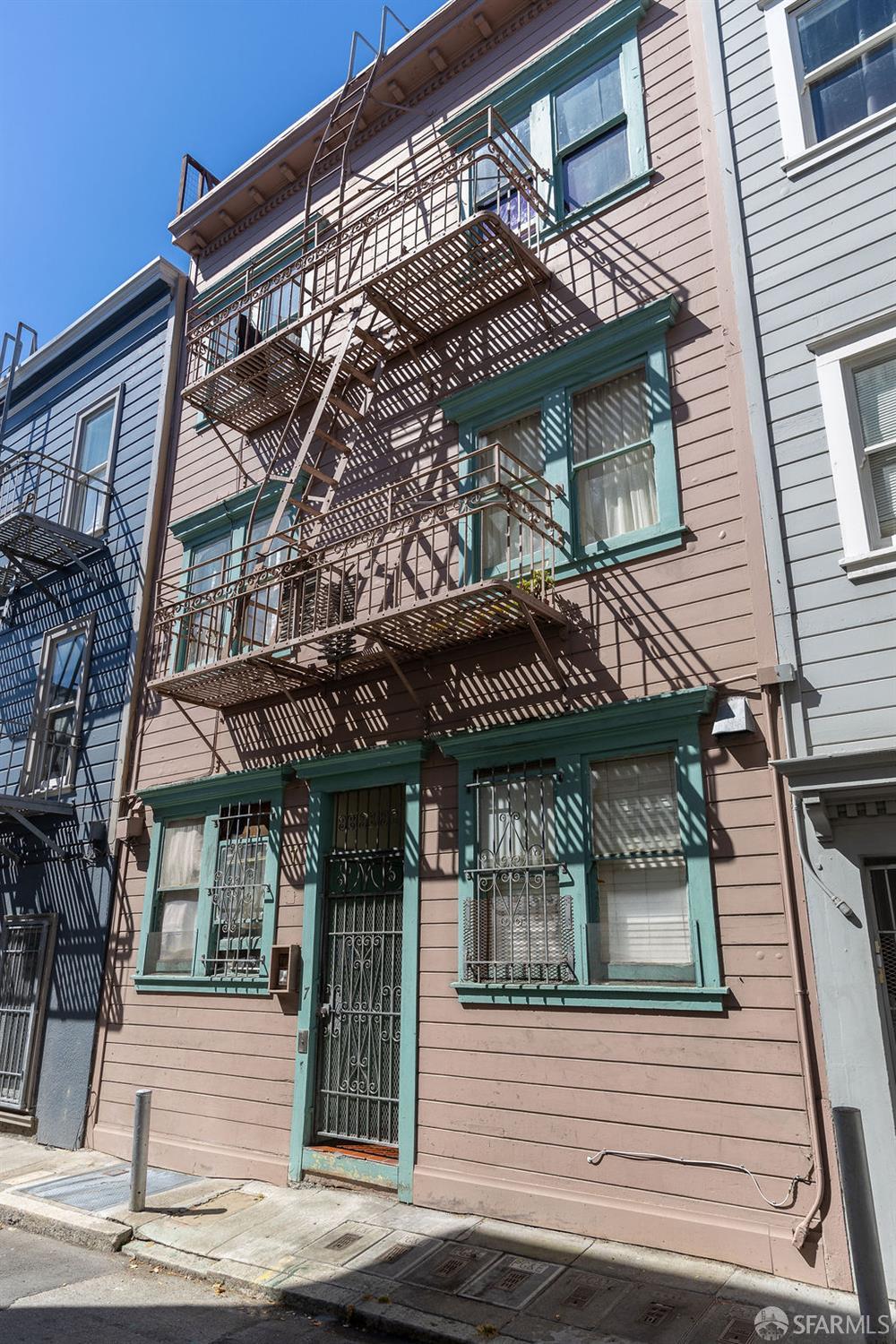 Detail Gallery Image 3 of 3 For 7 Varennes St, San Francisco,  CA 94133 - – Beds | – Baths