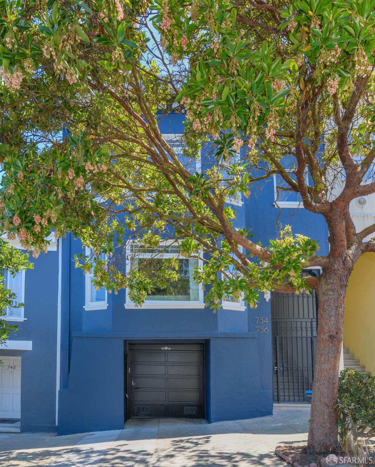 Photo #2: 425068664 Listing 