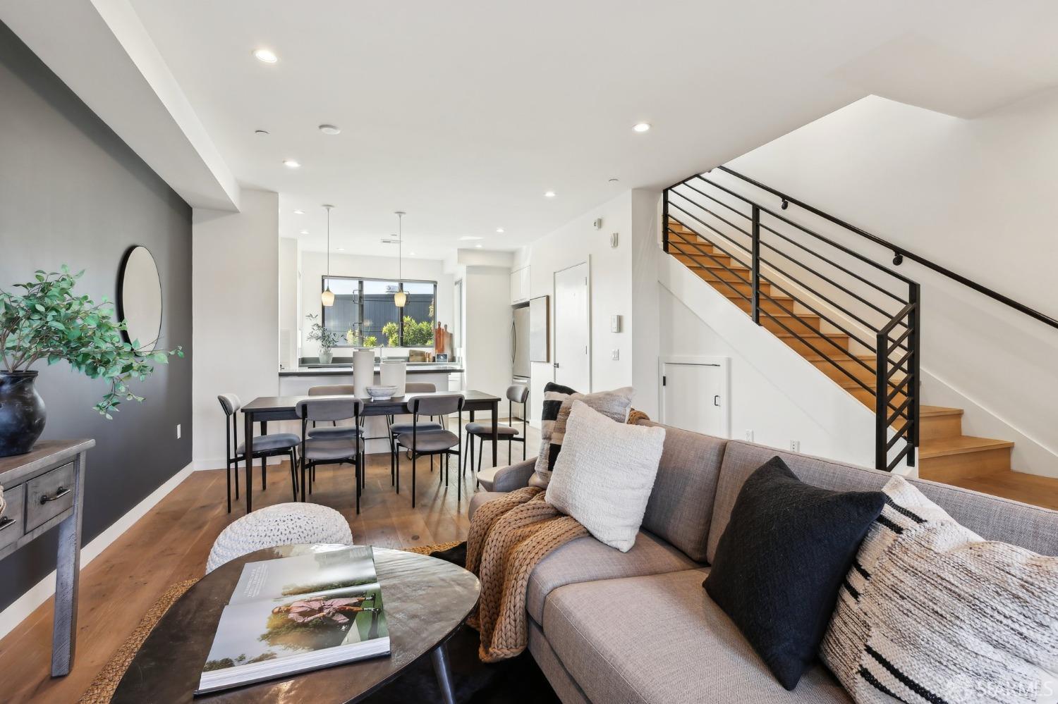 Photo #5: 425069865 Listing 