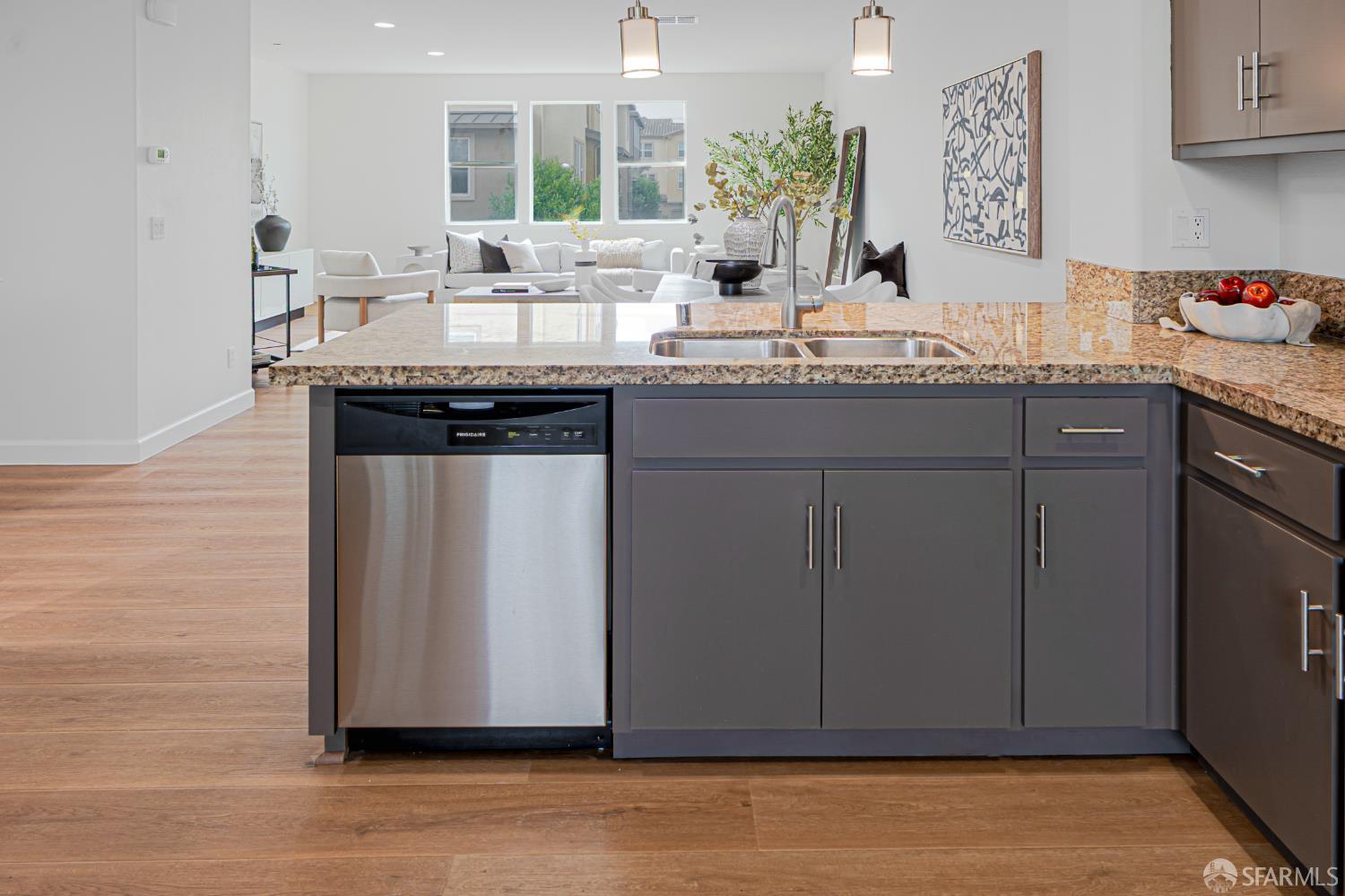 Detail Gallery Image 7 of 31 For 962 E Duane Ave, Sunnyvale,  CA 94085 - 4 Beds | 3/1 Baths