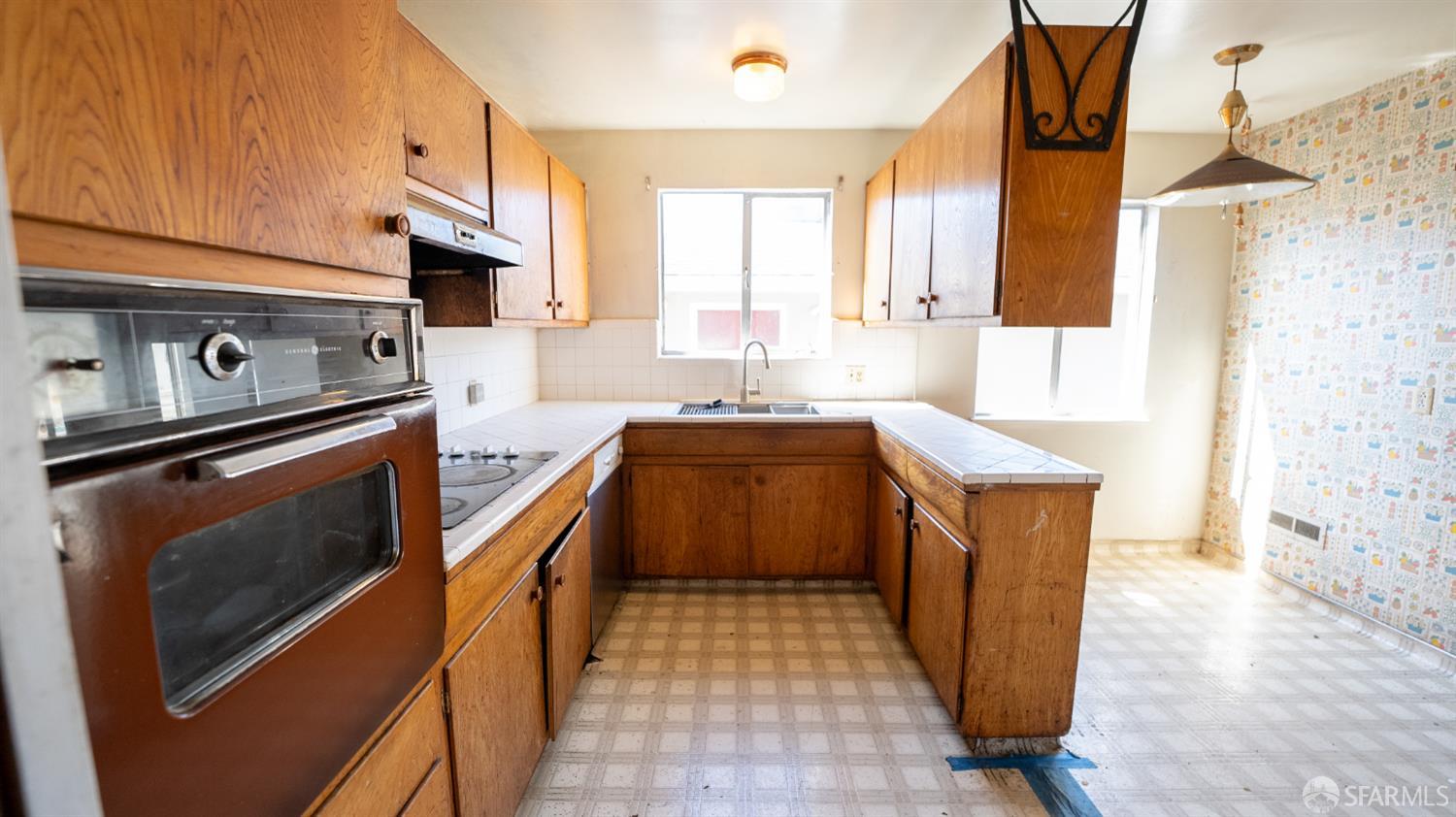 Detail Gallery Image 2 of 16 For 267 St. Catherine Dr, Daly City,  CA 94015 - 3 Beds | 2 Baths